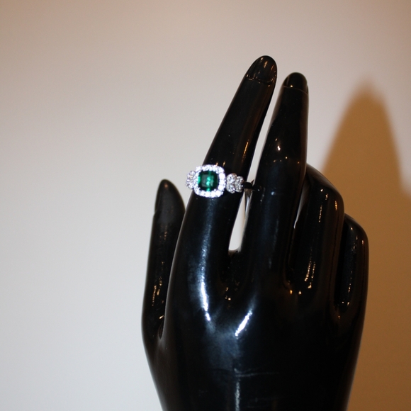 Brand new Sapphire and Emerald ring - Picture 2 of 5